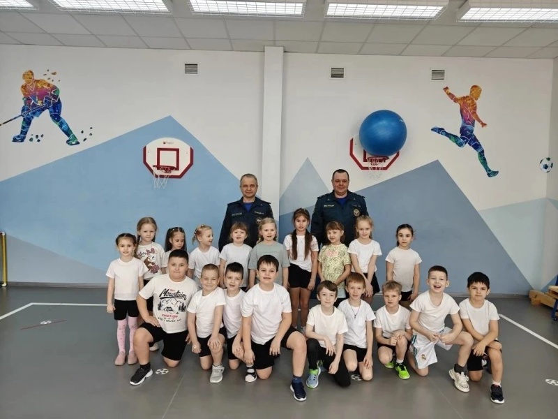 В гостях у «Семицветика»: горноспасатели познакомили дошколят с опасной, но важной профессией