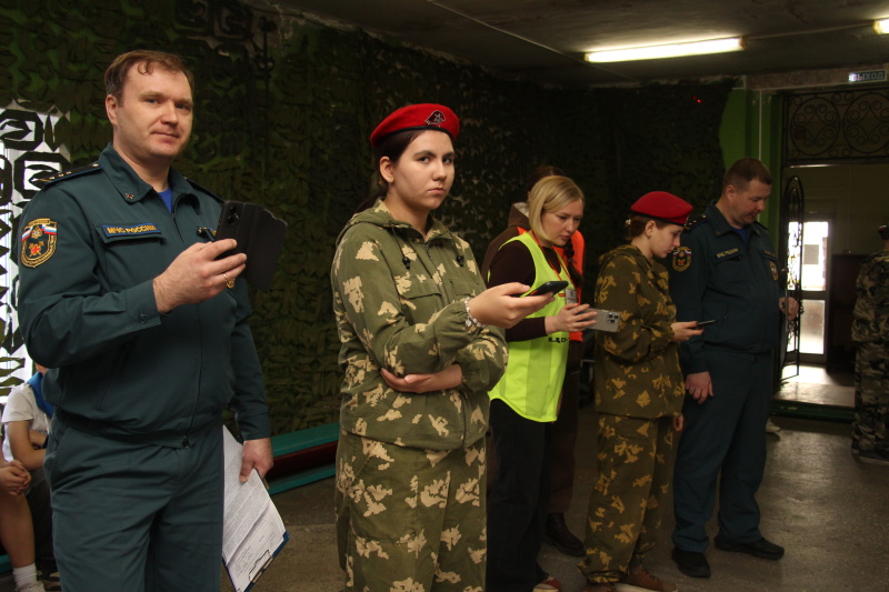 Сотрудники Новокузнецкого ВГСО приняли участие в судействе и обучении на игре «Зарница.2.0» в Междуреченске