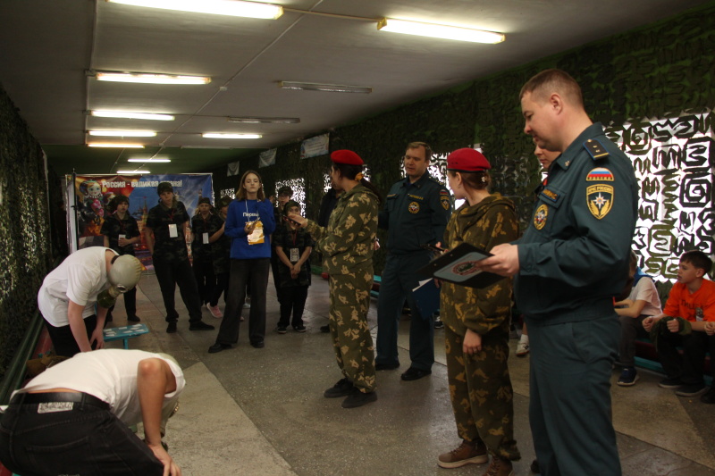 Сотрудники Новокузнецкого ВГСО приняли участие в судействе и обучении на игре «Зарница.2.0» в Междуреченске