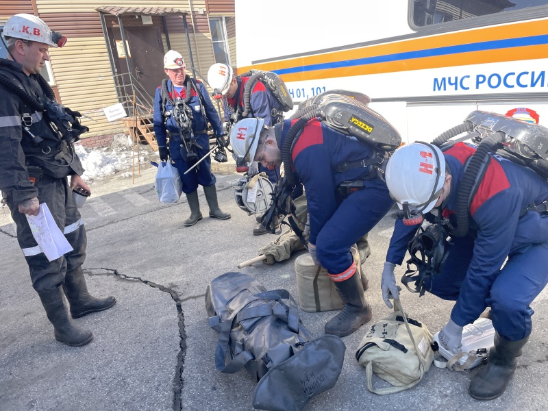 В шахте «Усковская» прошли масштабные тактические учения горноспасателей Новокузнецкого ВГСО