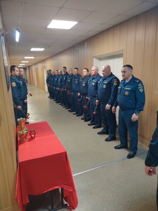 В память о павших героях: горноспасатели почтили своих товарищей