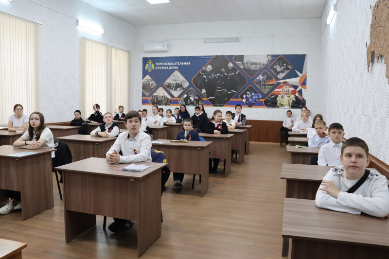 День открытых дверей для школьников в честь 81-й годовщины Победы