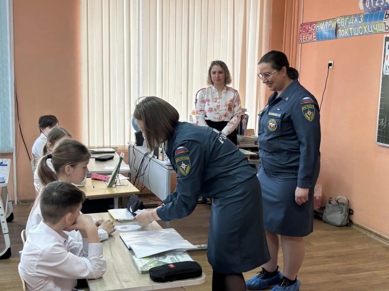 Старт Всероссийской акции «Окна Победы» поддержали горноспасатели Северо-Запада