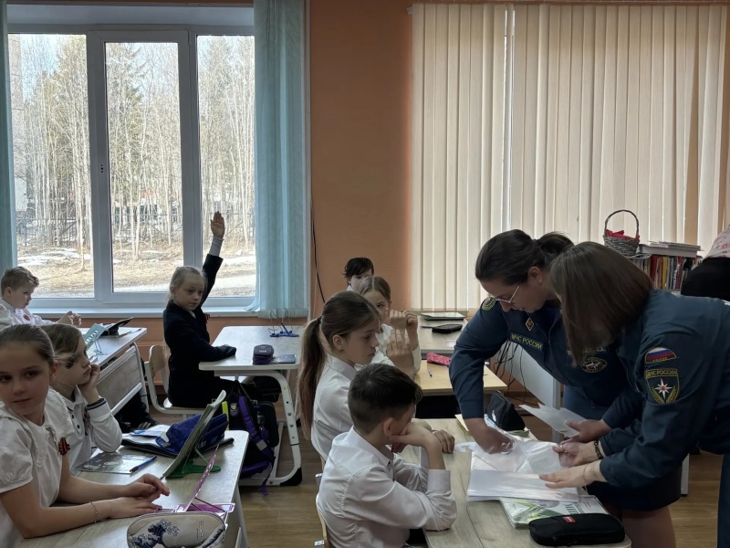 Старт Всероссийской акции «Окна Победы» поддержали горноспасатели Северо-Запада