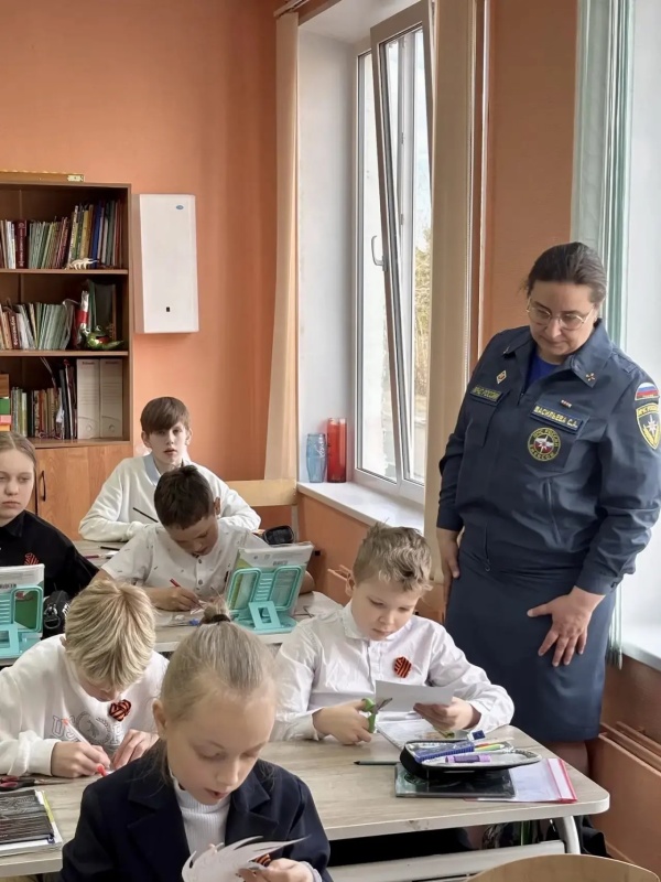 Старт Всероссийской акции «Окна Победы» поддержали горноспасатели Северо-Запада