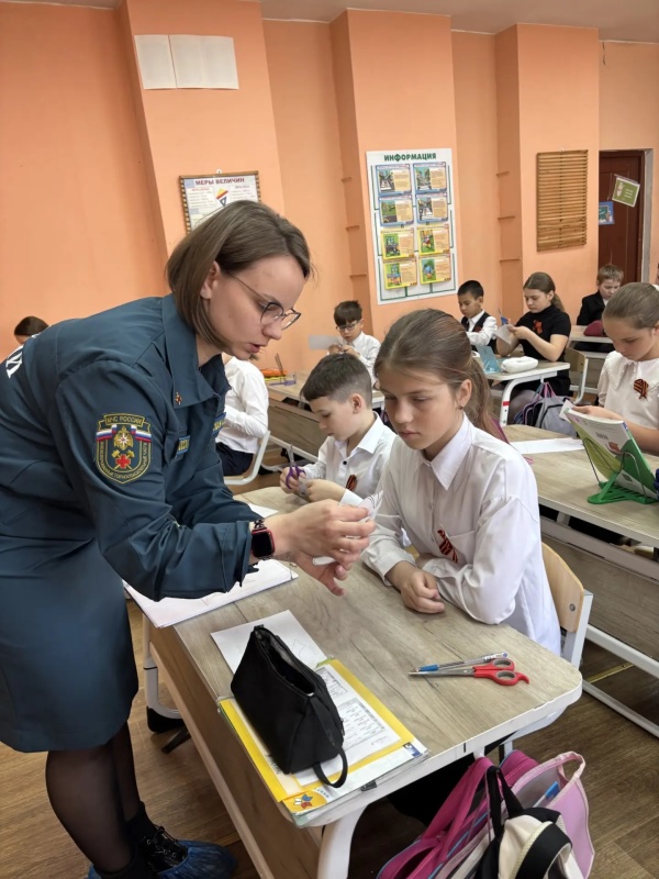 Старт Всероссийской акции «Окна Победы» поддержали горноспасатели Северо-Запада