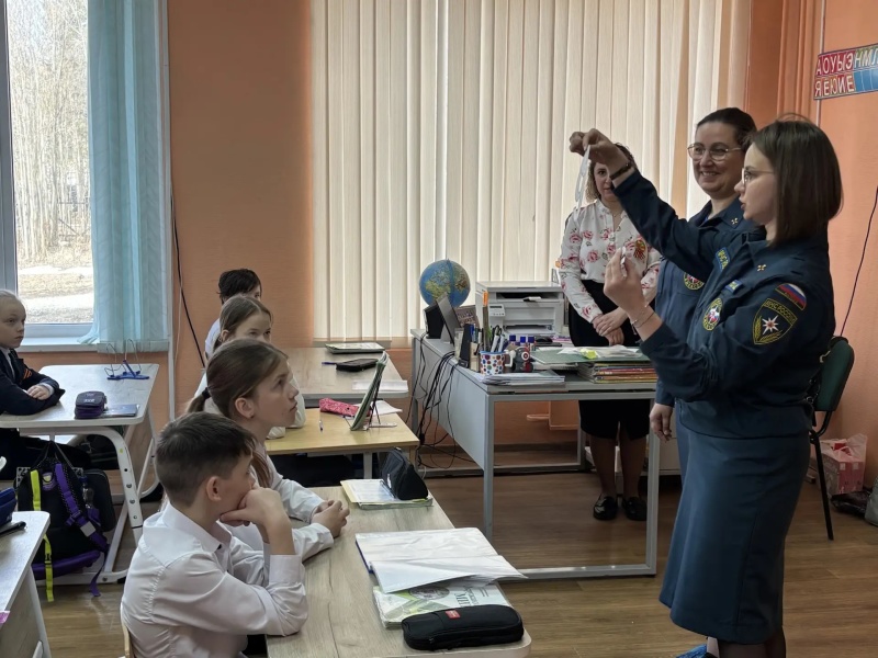 Старт Всероссийской акции «Окна Победы» поддержали горноспасатели Северо-Запада
