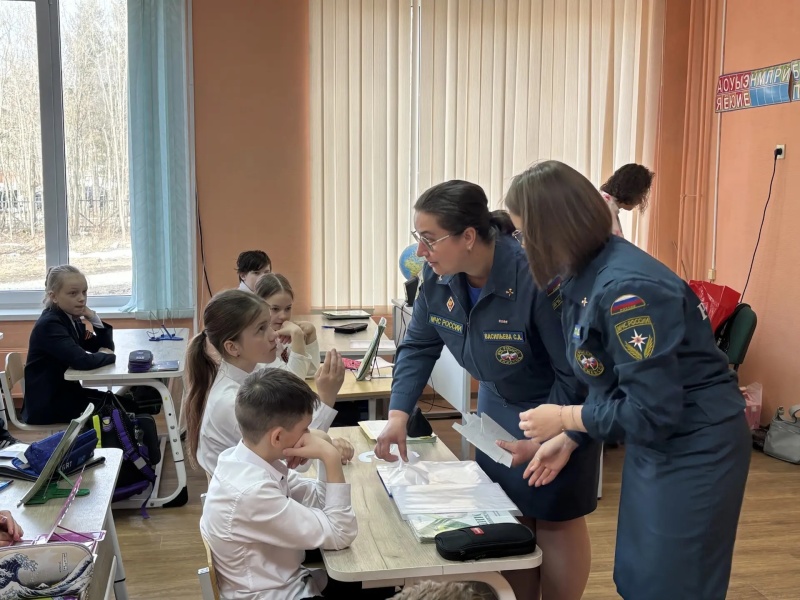 Старт Всероссийской акции «Окна Победы» поддержали горноспасатели Северо-Запада