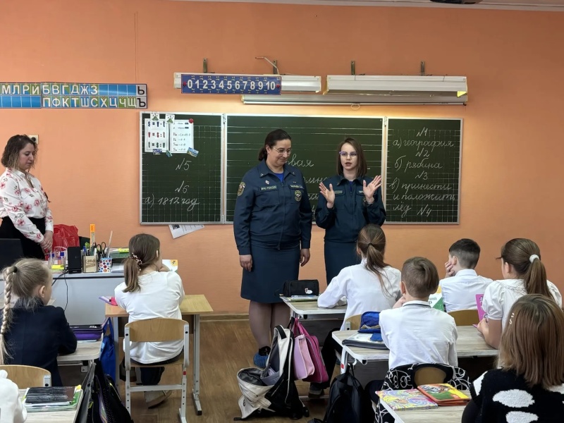 Старт Всероссийской акции «Окна Победы» поддержали горноспасатели Северо-Запада