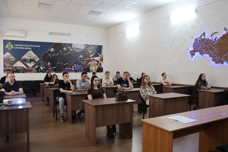Студентам Шахтинского автодорожного института показали работу горноспасателей в рамках акции «Неделя без турникетов»