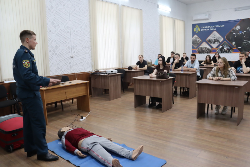 Студентам Шахтинского автодорожного института показали работу горноспасателей в рамках акции «Неделя без турникетов»
