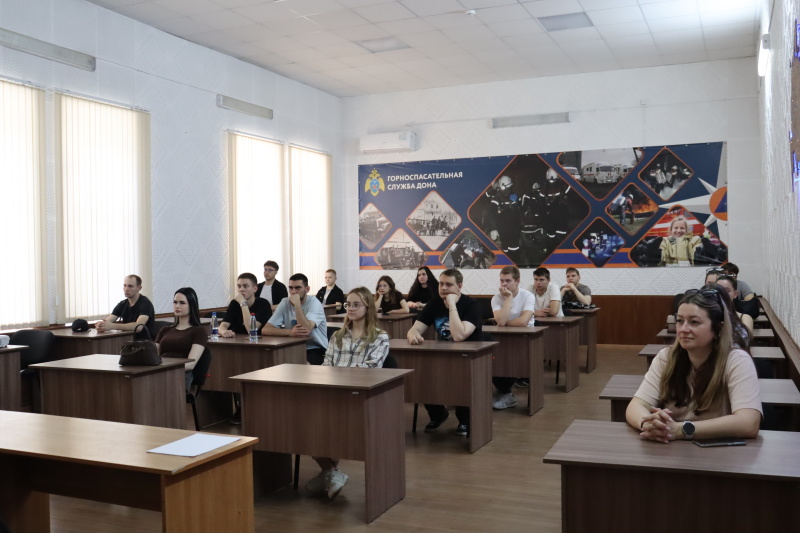 Студентам Шахтинского автодорожного института показали работу горноспасателей в рамках акции «Неделя без турникетов»
