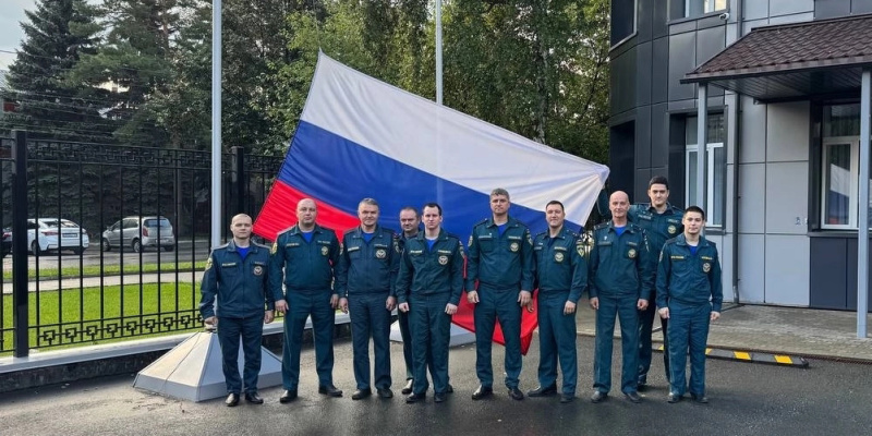 В филиалах ФГУП «ВГСЧ» торжественно отметили День Государственного флага Российской Федерации