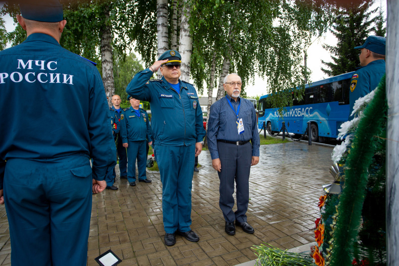 Возложение цветов