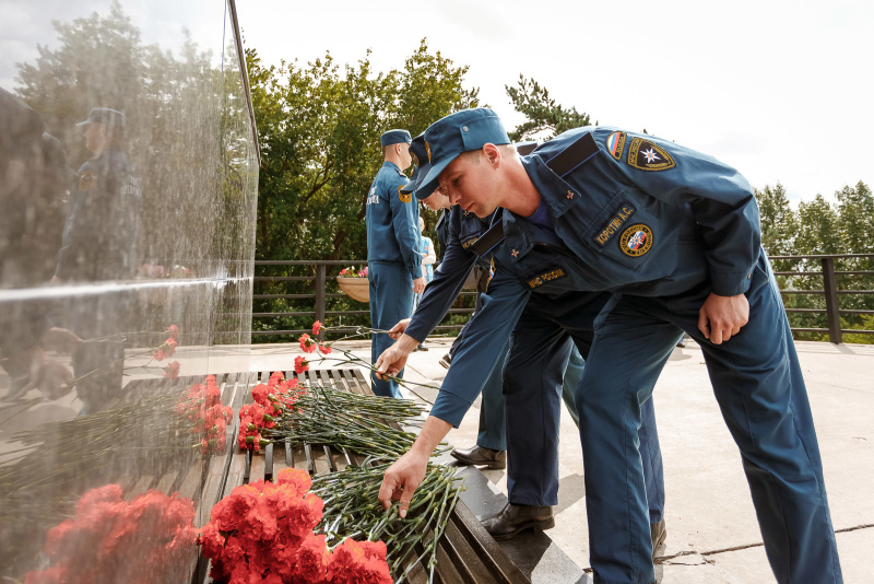 Возложение цветов