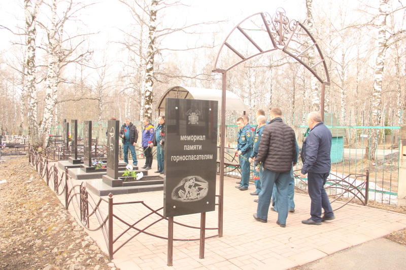 Мемориал памяти горноспасателям погибшим на шахте имени Ворошилова